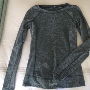 Lululemon long sleeve sz 6
